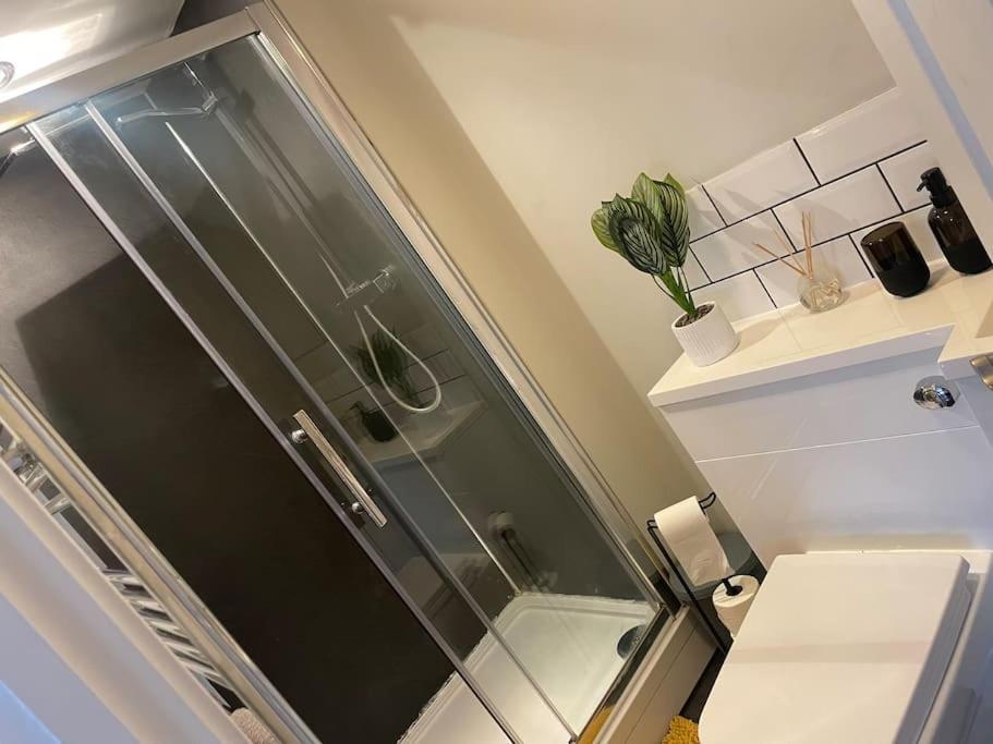 Maple House - 2 Bedroom House With Free Parking In Town By Shortstays4U King's Lynn Exterior photo