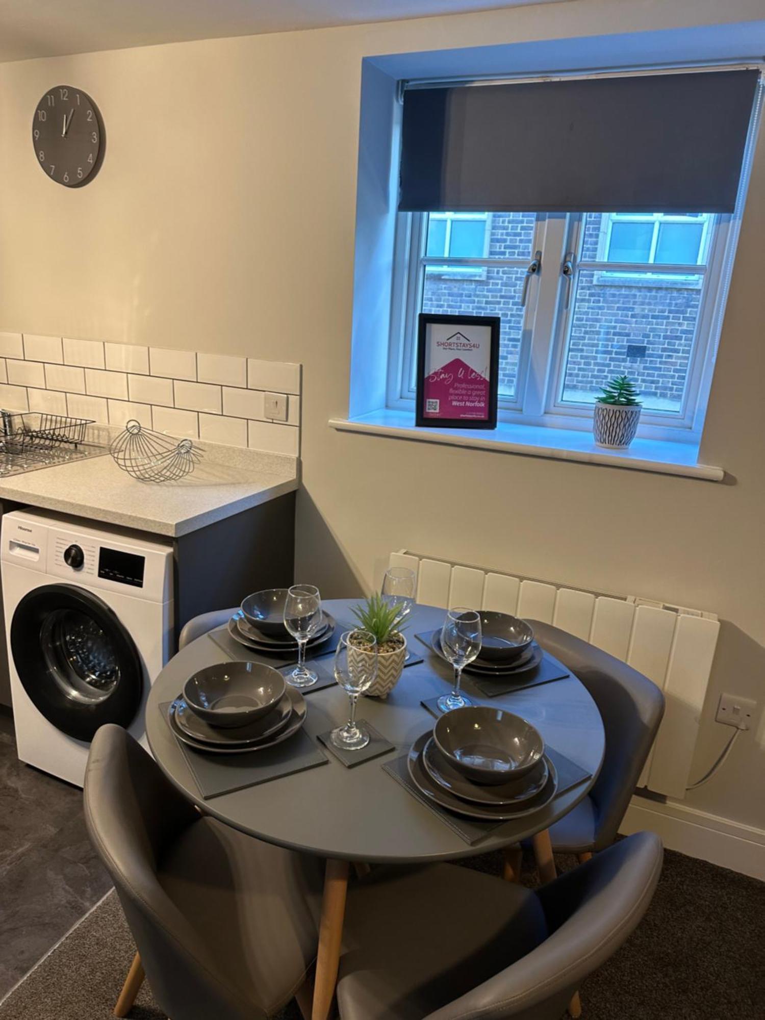 Maple House - 2 Bedroom House With Free Parking In Town By Shortstays4U King's Lynn Exterior photo
